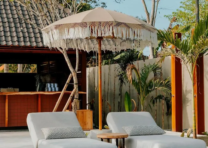 Kalm Resort *